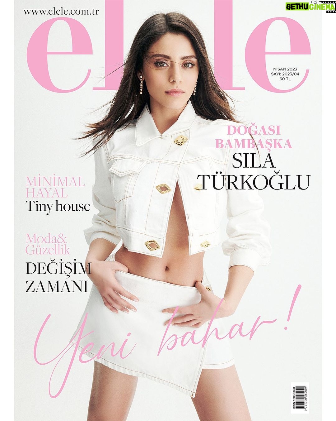Sıla Türkoğlu Instagram - Nisan🌸🤍@eleledergisi #eleledergisi Röportaj: @simayengur Fotoğraf: @onurdemirdag Styling: @eylmyldzz Saç: @harunates001 @arkhehairdesign Makyaj: @hakankulturofficial Fotoğraf Asistanı: @yetepe Styling Asistanı: @iremonwork Makyaj Asistanı: @erogulzehra Dijital İçerik Koordinasyonu: @baliskan Video: @3bfilmart Video asistanı: @semihcandubaci Oyuncu İletişim: @talentomenajerlik @sefkatpeker
