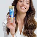 Sıla Türkoğlu Instagram - Uyurken saçlarını onarabilir misin? #PanteneYapar! 🤩 Pantene Hydra Glow Serisi’nin en yenisi Gece Serumu; içeriğindeki hyaluronik asit sayesinde gece boyunca saçlarını onarmaya yardımcı olur, sabaha onarılmış ve nem kazanmış saçlarınla merhaba dersin! 🌙💙 Sen de Pantene’in saç bakım rutinini değiştirecek büyük inovasyonu Gece Serumu ile 7 günlük hasarı 8 saatte onar! ✨ @panteneturkiye #PanteneGeceSerumu #işbirliği