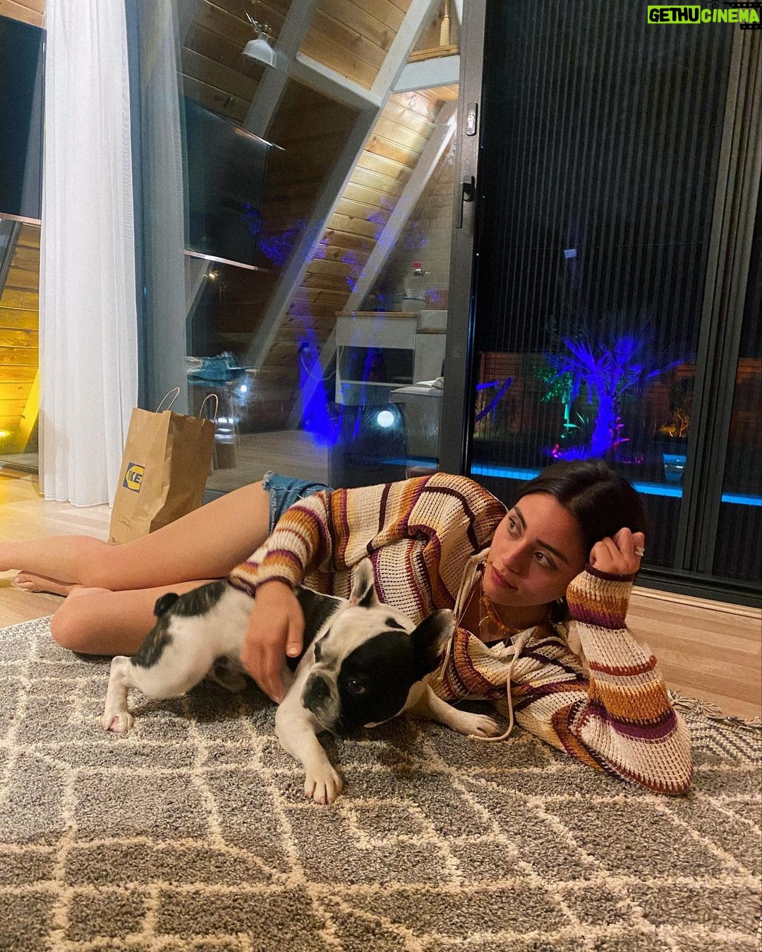 Sıla Türkoğlu Instagram - Burda da dursun istedim.🤍 @lillbuffy