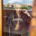 Sıla Türkoğlu Instagram - 🦉 photo by; @cemtalu 🤍 • • hair: @sabitakkaya , @halitnasoffical makeup: @aynnur styling team: @cerenalist , @iremakadam , @crnkaraaa Misafirperverlikleri için ayrıca teşekkürler 🤘🏻🖤 @wistanbul