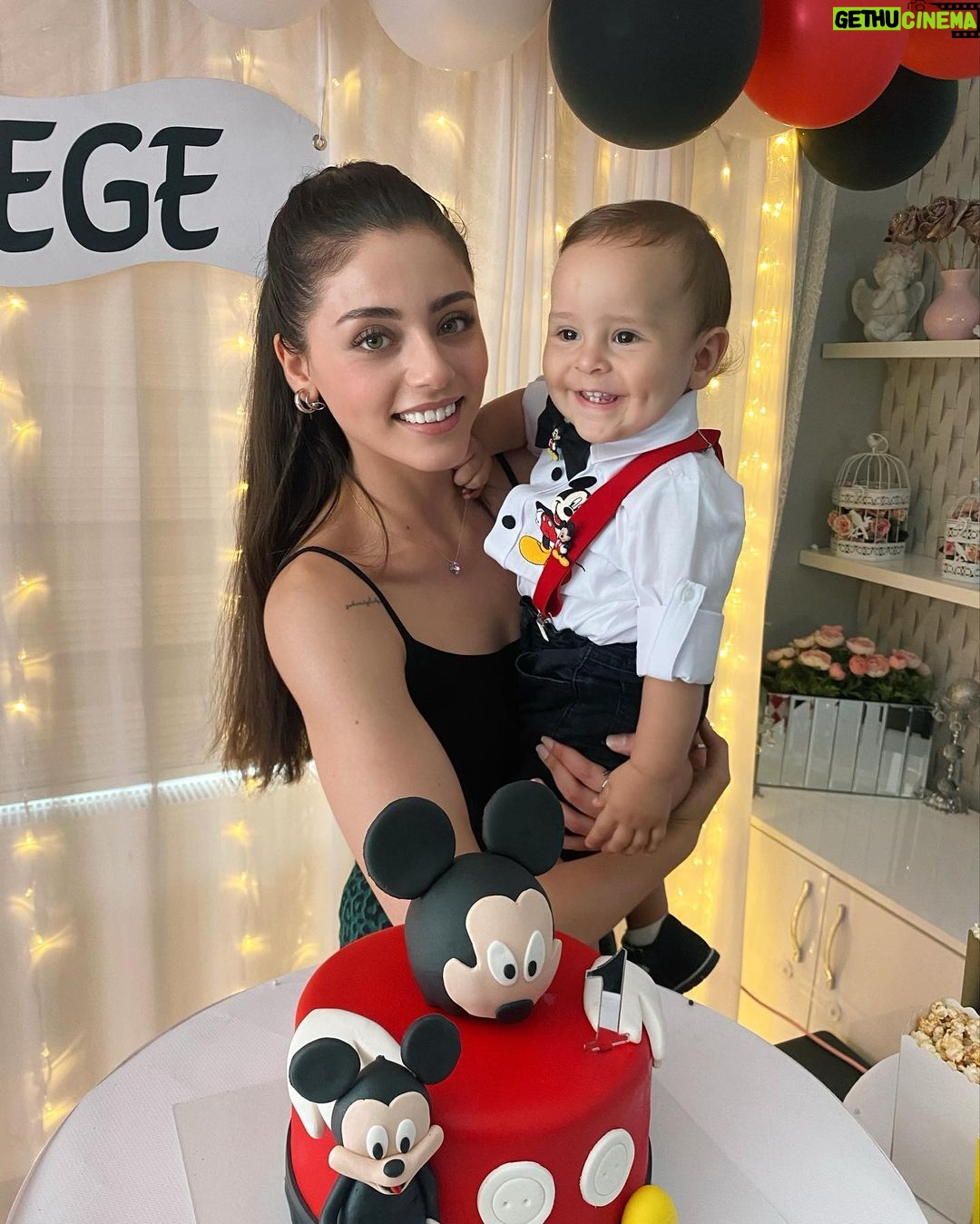 Sıla Türkoğlu Instagram - Aşırı özlem içerir🥺💘