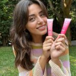 Sıla Türkoğlu Instagram - Biz hangisini daha çok sevdiğimize karar veremedik! 💖 Peki senin en sevdiğin hangisi? Pure Beauty BB krem mi yoksa CC krem mi? 😇 ✨BB ve CC kremin birden çok etkisiyle, birden gelen güzelliğe merhaba de. Sıla Türkoğlu’nun önerisi… 💕 #PureBeauty #BBveCCKrem #MadeInKorea @silaaturkoglu