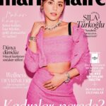 Sıla Türkoğlu Instagram - Yeni mevsimi yeni umutlarla ve yükselen bir yıldızla karşılıyoruz: "Kendimle yavaş yavaş barışıyorum" diyen Sıla Türkoğlu'yla Marie Claire Mart, çok yakında! @silaaturkoglu @theofficialpandora Yayın Direktörü: @isiksimsek Röportaj: @selinerkmen Fotoğraflar: @denizozgun | @asitanestudio Styling: @nazlikayran Styling Asistanları: @ekinsuoktar , @nazlicgundogdu , #BegümGüneş Saç: @ibrahimzengin | @no21istanbul Makyaj: @aslibilge Saç Asistanı: @merverruzgar Makyaj Asistanı: @helnzbek Fotoğraf Asistanları: @atacanbaytok , @muraterdoganph Video Direktörü: @melikemugesahin Kamera Operatörü: @tugayozkann Gaffer: @omerraufaksoy Işık Asistanı: @taner.altundas Video Editörü: @ilydas Produksiyon: @ebrudoner İletişim Ajansı: @ilkbulusma.istanbul #MarieClaireTR #SılaTürkoğlu #KadınlarNerede