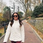 Sıla Türkoğlu Instagram - Havalar serinlese de yürüyüş yapmayı çok seviyorum. @hummelturkey hep benimle! 🐝