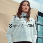 Sıla Türkoğlu Instagram – Rahat, tarz, modern, sportif… 
Şehrin hızına uyumlu hummel ile tam da #İstediğimGibi!🐝🌸

#hummelxSıla İlkbahar – Yaz 2024 Koleksiyonu hummel.com.tr ve tüm mağazalarda!