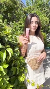 Sıla Türkoğlu Instagram - Pure Beauty ile cilt bakımın, artık yeni makyaj rutinin. ✨BB ve CC kremin birden çok etkisiyle, birden gelen güzelliğe merhaba de. Sıla Türkoğlu’nun önerisi… 💕 #PureBeauty #BBveCCKrem #MadeInKorea @silaaturkoglu