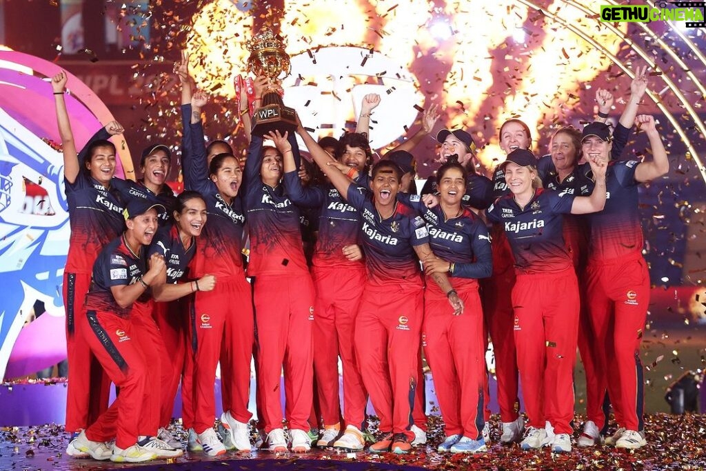 Sachin Tendulkar Instagram - Congratulations to the @royalchallengersbangalore women’s team for bagging the @wplt20 title.🏆 Women’s cricket is well and truly on the rise in India.  #TATAWPL #DCvRCB