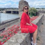 Sahar Moghadass Instagram - در وجودم باورهاى نو شكوفا ميشوند و چه مادرانه بزرگشان ميكنم و آنچه را كه باور داشتم به باد ميسپارم امروز چهارشنبه ١٢ مرداد ١٤٠١ سحر Kent, United Kingdom