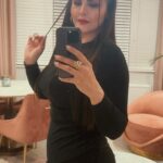 Sahar Moghadass Instagram - اين روزها به سختى ورزش ميكنم براى سلامتيم براى هدفم و براى آيندم … فقط و فقط براى خودمو زندگيم تلاش ميكنم ، نه براى تحسينها و نه انتقادها ،،،، چند روزه يه عده ابراز نگرانى ميكنن كه چاق شدى حواست به خودت باشه ( چون استورى هارو دنبال نميكنن ) يا چرا به خودت نميرسى ١٠٠ كيلو شدى 😅 شما هنوز نميدونى ١٠٠ كيلو چقدر ميشه عزيز جان 😗 من تو تصويرى كه ميبيند ٧٣ كيلو هستم ، دوست عزيز وزن اونقدرها هم كه فكر ميكنيد مهم نيست ، استايل بدنى شما و ميزان چربى بدنتون مهمه ، شما ميتونيد ٨٠ كيلو خوش فرم و ورزشى باشيد يا ٥٠ كيلو بد فرم و بى استايل … اين ويدئو رو گذاشتم براى دوستانى كه نگران سايزو وزن من هستن … 🥹🧿💚 Don’t worry guys 😉