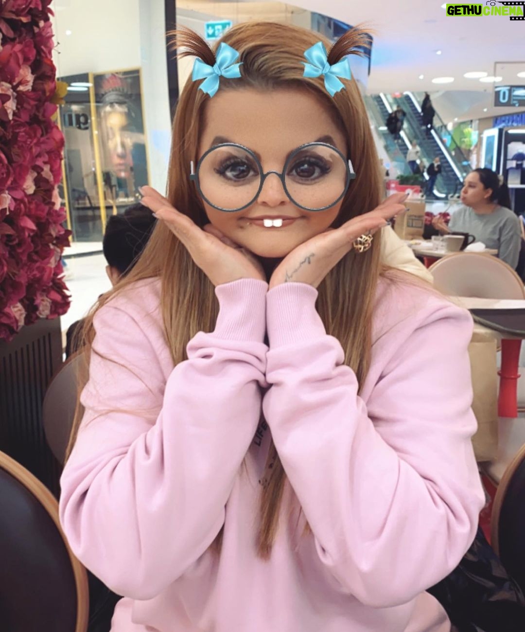 Sahar Moghadass Instagram - گفتم اين عكسارو ببينين دلتون بازشهههه 😌 كودك درون من اين شكليه🥰😅 Stockholm, Sweden