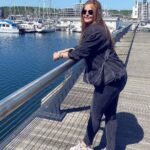 Sahar Moghadass Instagram - برای زیستن دو قلب لازم است قلبی که دوست بدارد قلبی که دوستش بدارند … #sahar #saharmusic #شاملو Kent, United Kingdom