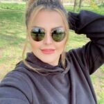 Sahar Moghadass Instagram - من از درياى طوفانى گذر كردم مرا از نم نم باران نترسانيد … . . . هميشه بخند 😊 Regent's Park