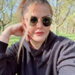 Sahar Moghadass Instagram - من از درياى طوفانى گذر كردم مرا از نم نم باران نترسانيد … . . . هميشه بخند 😊 Regent's Park