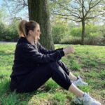 Sahar Moghadass Instagram - من از درياى طوفانى گذر كردم مرا از نم نم باران نترسانيد … . . . هميشه بخند 😊 Regent's Park