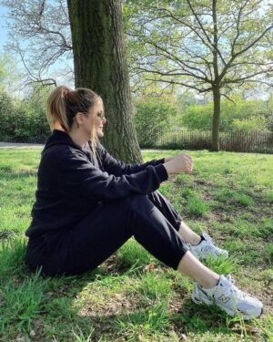Sahar Moghadass Instagram - من از درياى طوفانى گذر كردم
مرا از نم نم باران نترسانيد … 
.
.
.
هميشه بخند 😊