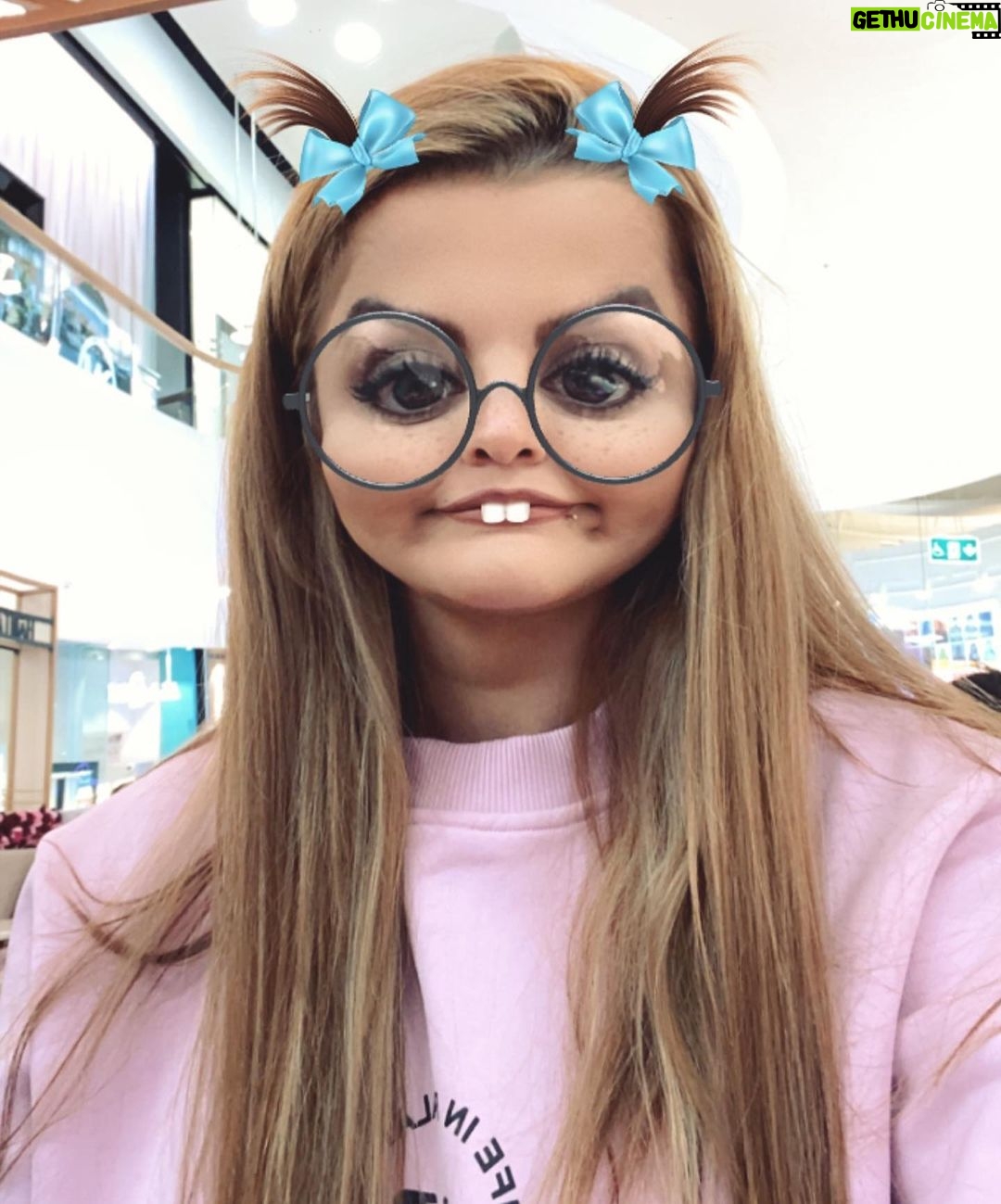 Sahar Moghadass Instagram - گفتم اين عكسارو ببينين دلتون بازشهههه 😌 كودك درون من اين شكليه🥰😅 Stockholm, Sweden