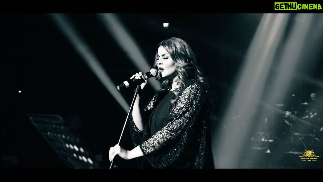 Sahar Moghadass Instagram - قسمتهايى از كنسرت استانبول به اميد ديدار دوباره شما عزيزانم در آينده نزديك ❤️ با همه وجودم از همه كسانى كه در اين اجرا همراهم بودن سپاسگزارم 🙏🏻 ممنون از حضور سبزتون 🥰 به من كه خيلى خوش گذشت 👌🏻 . . Special thanks : @saeedemami_music @luxury_events_music @radiojavan @siamakgp @mortezaa.jabbari @sinapartoviii @ehsannaghavee @soheilkhodabandeh1 @milad_kimyazadeh @hasan.tarami7 @morsalvatani @bayramerenkurt @yunus.yagcilar @peymanrashidy @viola.vip @m.zarraty @harmony_vista @mahsaarefiii @sepideh.raad1988 @_saramoghadas_ @sahand_sudatur @ata___mk @sepehr.mardi @daryapahlevanian @mostafazendehdlan @shahinsahebkar @amirabbasmehdiniya @alireza_safarnejad @ashkanazadbakht #sahar #saharmusic #concert #turkey #Istanbul #سحر Istanbul, Turkey