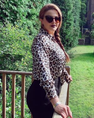 Sahar Moghadass Instagram - تو مرا ميخوانى 
من تو را ميشنوم 
اين يعنى خوشبختى …
.
.
سحر