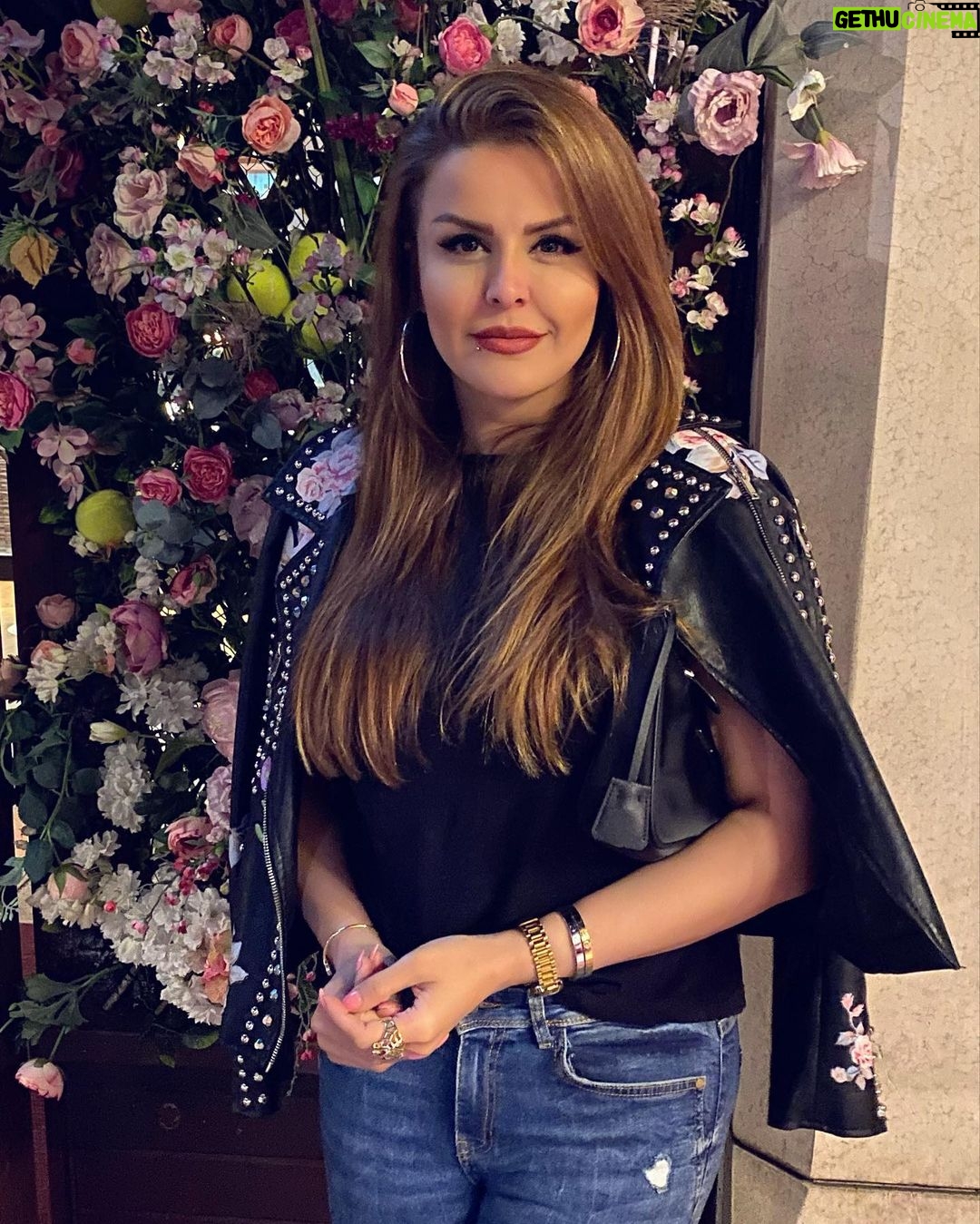 Sahar Moghadass Instagram - همين الان تو چه حس و حالى هستين ؟ Little Venice, London