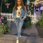 Sahar Moghadass Instagram - من با بودنِ شما يعنى يه دنيا . يعنى پر از عشق و اميد به آينده . ❤️‍🔥يعنى همه چى Covent Garden, London, UK