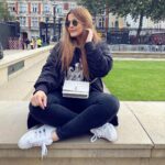 Sahar Moghadass Instagram - هر کجا هستم،باشم آسمان مال من است. پنجره،فکر،هوا،عشق،زمین مال من است… . … ❤️ #sahar #saharmusic #london #سهراب_سپهری British Museum