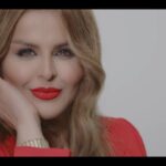 Sahar Moghadass Instagram - خبببب اينم از تيزرِ موزيكم ( خبرى نيست ) اميدوارم كارو دوست داشته باشين ما همه تلاشمون فقط و فقط ساختن لحظه هاى خوش براى شماست ... ممنونم از همه عزيزانى كه براى ساخت موزيك و تيزر با من همراه بودن 🙏🏻❤️ . . @radiojavan @hamedh Producer : @saeedemami_music @mahanberjisian Director : @mero_kazemi Lyircs and music: @sahar.nasri_lyricist Arrangment: @amirabbasmehdiniya Mandolin: @behnamhakim Guitar @farshid_adhami Mix & mastering: @behroozlotfipour_music . . #sahar #saharmusic #radiojavan #newmusic #khabrinist #خبرى_نيست #🤍 London, United Kingdom