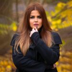 Sahar Moghadass Instagram - . . می‌توانی تو به من زندگانی بخشی یا بگیری از من آنچه را می‌بخشی ... خدا ❤️ . . Photo : @faezphotography #sahar #saharmusic #london #God #🤍 Regent's Park