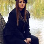 Sahar Moghadass Instagram - تو نه چنانی که منم من نه چنانم که تویی تو نه بر آنی که منم من نه بر آنم که تویی من همه در حکم توام تو همه در خون منی گر مه و خورشید شوم من کم از آنم که تویی ... . . Photo : @faezphotography #sahar #saharmusic #singer #God #🤍 Regent's Park