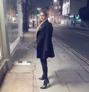 Sahar Moghadass Instagram - ... زندگى ادامه داره حتى اگه 
.
.
#sahar #saharmusic #سحر #God #🤍