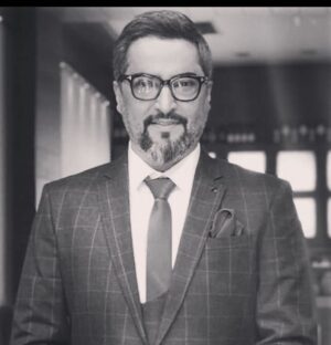 Sahar Moghadass Instagram - در گذشت آقاى مهرداد ميناوند عزيز رو به خانواده محترمشون ، همه مردم ايران و دوستدارانشون تسليت ميگم 😔🙏🏻🖤 
.
#sahar #saharmusic #mehrdad_minavand #tasliat #God #تسليت #🤍
