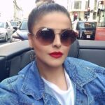 Sahar Moghadass Instagram - دلم واسه خودمون تنگ شده ،،، ميرفتيم سفر ، مهمونى ، بيرون ، سَرِكار 🤦🏻‍♀️ همديگرو راحت و محكم بغل ميكرديم بهم نزديك بوديم و از همديگه نميترسيديم 🥺 خلاصه زندگى قشنگتر بود🙃 اماااااااااا من شخصاً تو اين مدت خيلى چيزا ياد گرفتم خودمو تغيير دادم كلى فكر كردم واسه زندگيم و مهم تر از همه اميدم به آينده و زندگى بيشتر شده چون هر جورى شده ميخوام ادامه بدم ميخوام قوى باشم ميخوام به آرزوهام برسم قرار نيست وسط راه كم بياريم 💪🏻 زندگى رو با همه سختياش پيروز ميشيم 👊🏻🙏🏻😜 . . #sahar #saharmusic #God #🤍 London, United Kingdom