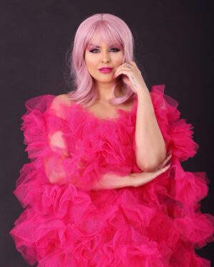 Sahar Moghadass Instagram - Love u all 💗
.
.
.
Photo : @faezphotography 📷 
Dress : @azifashionhouse 🪡💗
Makeup : @dianazohrabi_hairstylist 💄
.
#sahar #saharmusic #pink #God #🤍