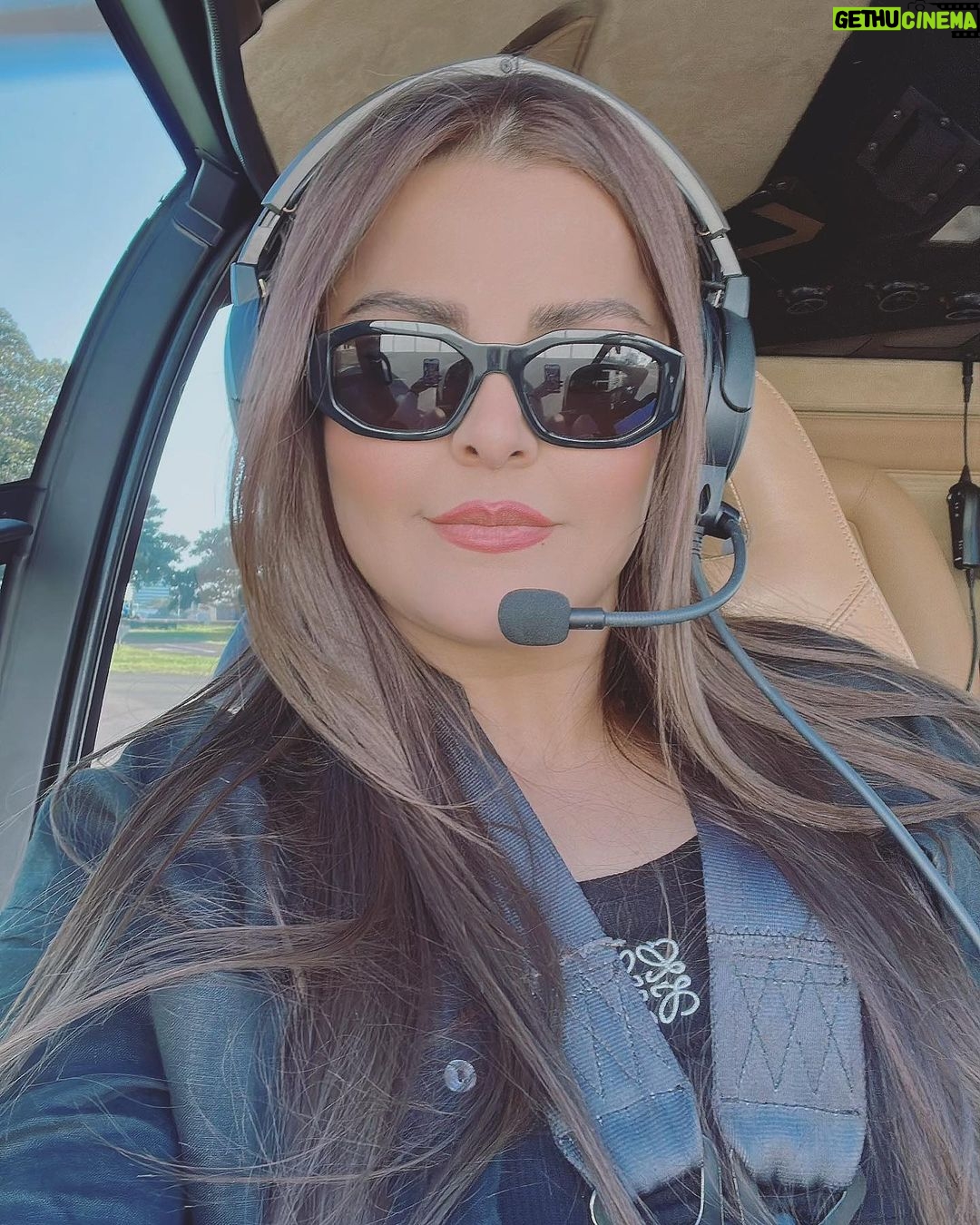 Sahar Moghadass Instagram - كاپيتان سحر 👩🏻✈️😅 به نظرتون بهم مياد خلبان باشم ؟ Sydney, Australia