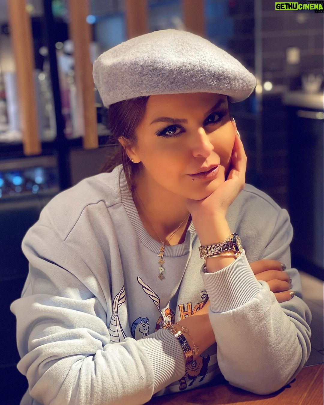 Sahar Moghadass Instagram - آرزويم اين است انقدر سير بخندى كه ندانى غم چيست .. 🙏🏻 . . #sahar #saharmusic #سهراب_سپهری #sohrab_sepehri #God #🤍 London, United Kingdom