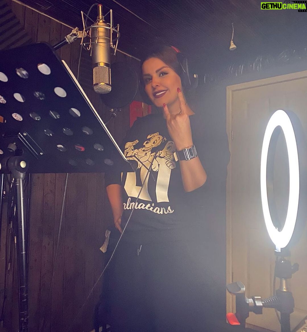Sahar Moghadass Instagram - 🤘🏻💣🤫خيلى زود ميام با كُلى خبراااااى خوب . . #sahar #saharmusic #God #🤍 London, United Kingdom