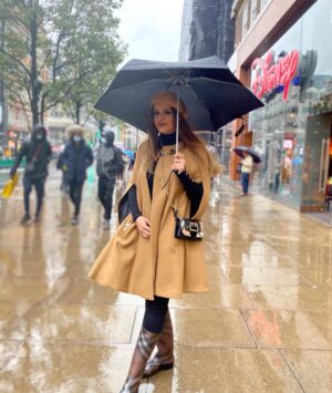 Sahar Moghadass Instagram - فصل من 🍁 
 🍁🍂
پاييزِ هميشه عاشق🧡 

.
.
#sahar #saharmusic #paeez #God #🍁 #🧡