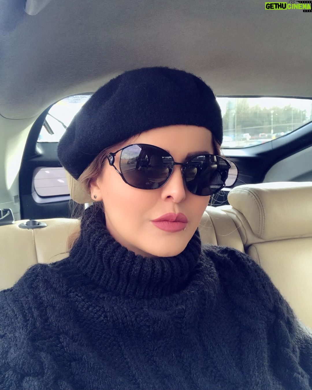 Sahar Moghadass Instagram - آدمى تو دنيا وجود نداره كه كامل و بى نقص باشه ... هر وقت خواستى كسيو قضاوت كنى يا رو كسى عيب و ايراد بزارى اول رد پاهاشو دنبال كن راهى كه رفته رو برو يا بعضى وقتها به ظاهرت به اخلاقت و نوع زندگيت و وجدانت يه نگاه بنداز مرورش كن اون موقع ميفهمى خودت همه چى تموم و كامل نيستى كه بخواى در جايگاه قضاوت باشى ... آدم بايد انسان باشه همين و خلاص ... #sahar #saharmusic #God #🤍 London, United Kingdom