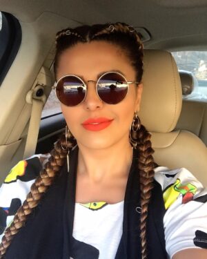 Sahar Moghadass Instagram - زمان چه زود ميگذره ... ٣ سال پيش پشت صحنه ويدئو ( اى جان ) 😏 
.
.
Hair & makeup & style : @nafisehkamkar 
Model : @farhadchabok 

#sahar #saharmusic #eyjan #اى_جان #God #🤍