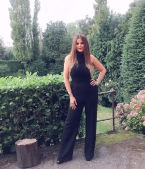 Sahar Moghadass Instagram - 🖤

#sahar #saharmusic #powerfulwomen #God #🤍