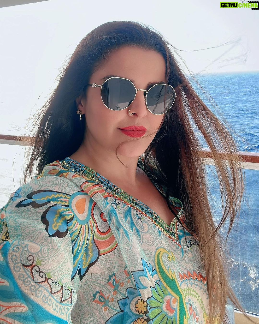 Sahar Moghadass Instagram - تكيه كردم به او كه تمام زمين و آسمان از آنِ اوست 🤲🏻💙☝🏻تمام Athens, Greece