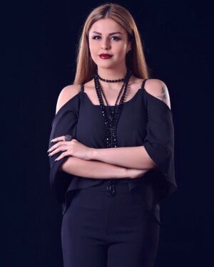 Sahar Moghadass Instagram - پشت عكسهاى قديمى كلى خاطرست 
وقتى بهشون فكر ميكنى دلت ميگيره 
اما چه ميشه كرد زندگى يه تجربست ... #sahar #saharmusic #سحرموزيك #loveuall #God #❤️