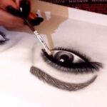 Sahar Moghadass Instagram - عزيزانم تو اين روزهاى قرنطينه چكار ميكنيد ؟ نقاشى خيلى به من آرامش ميده و خيلى به اين هنر علاقه دارم 🤗 اين نقاشى هم ثمره هفتمين جلسه كلاس نقاشى آنلاين منه ☺️ تكنيك سياه قلم به نظرتون تو اين كار استعداد دارم ؟ آياااااا ؟ . . استاد : @alirezamolaeiofficial 🙏🏻🤍 #sahar #saharmusic #art #painting #God #love #❤️