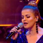 Sahar Moghadass Instagram - ❤️اجراى آهنگ ( كم ميارمت ) از خانم مهرنوش عزيز #sahar #saharmusic #jayesherkhali #god #love #❤️ Manoto TV