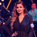 Sahar Moghadass Instagram - سلام به همگى پيشاپيش سال نو رو به همتون تبريك ميگم ❤️ امسال عيد در برنامه نوروزىِ شبكه منوتو مهمان خونهاى گرم شما هستيم و كلى براتون برنامه هاى جذاب تدارك ديديم 🥰 امسال من با يكى از بزرگترين اسطوره هاى دوران طلايىِ موسيقى ايران روى استيج همخوانى ميكنم و اين بزرگترين افتخارى هست كه نصيبم شده ميتونيد حدس بزنيد اين اسطوره بزرگ و بى تكرار چه كسى ميتونه باشه ؟ . @manotoofficial . . #sahar #saharmusic #manoto #eyd #god #love #❤️ Manoto TV