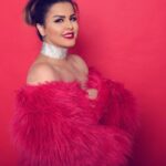 Sahar Moghadass Instagram - عزيزاى دلــم آهنگ ( دل ) رو شنيدين ؟ نظراتتون رو برام بنويسيد تك تكِ نظراتتونو ميخونم ❤️ . Coat : @azifashionhouse_ . . Photo : @namastudio . . #sahar #saharmusic #del #newsong #love #god #❤️