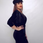 Sahar Moghadass Instagram - كاش ماهم يك روزى با تمام وجود و از ته دل بخنديم كاش ماهم بتونيم خوشبختى رو لمس كنيم و به آرامش برسيم كاش دنيا جاى قشنگترى ميشد براى زندگىِ بدون خشم ، بدون جنگ ، بدون بيمارى ، بدون غصه و درد كاش مثل قصه هاى شيرين كتابهاى كودكانه دنيا آخر خوشى براى هممون داشته باشه 🙏🏻 دوستتون دارم و براى همه هموطنانم آرزوى سلامتى دارم ❤️ . . Photo : @namastudio 🙏🏻 #sahar #saharmusic #god #love #❤️