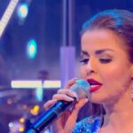 Sahar Moghadass Instagram - اجراىِ آهنگ ( پرنده مهاجر ) از آقاى داريوش اقبالى عزيز 🤍 به بزرگىِ خودتون كم و كسريهارو در خوندن بنده ناديده بگيرين و ببخشيد چيزى بود كه ازم بر اومد و واقعاً دقيق مثل همه خواننده ها خوندن كار آسونى نيست ... ممنون ❤️ . . . Makeup & hair : @beautybbelle ❤️ #sahar #saharmusic #manoto #dariusheghbali #love #god #❤️