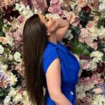 Sahar Moghadass Instagram - با تو از خودم خوشم مياد عشقت مثله يه پيرهنه كه هربار ميپوشـم بهم مياد 💙 Bocca Lounge