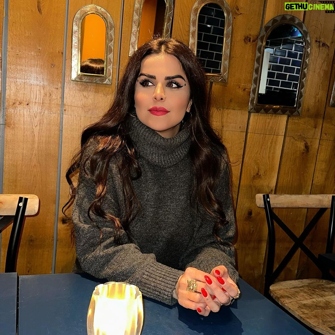 Sahar Moghadass Instagram - من براى تك تكتون ارزش قائلم و دوستتون دارم زياد چون منو همونجورى كه هستم قبول كردين و باور دارين ، هميشه بمونين برام 🙏🏻💖