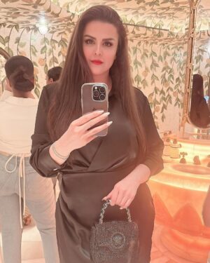 Sahar Moghadass Instagram - Lady in black 🖤 
.
.
.
#sahar #saharmusic #bacchanalialondon #سحر